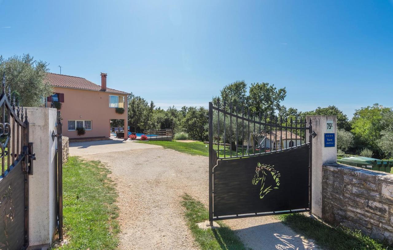 Apartment Kata With Private Pool Radetići Exterior foto